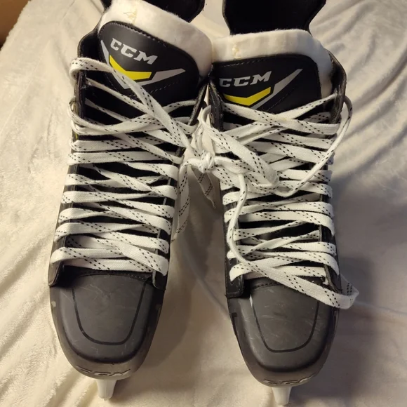 ccm 1092 tracks Adult Size 9 Ice Skates - Picture 3 of 14